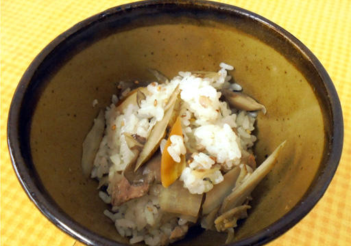 秋刀魚ときのこ、根菜の混ぜごはん